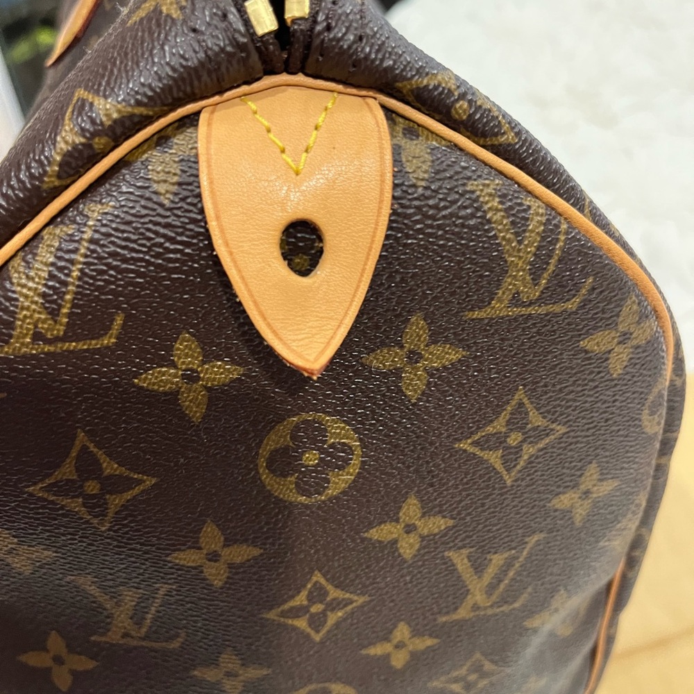 Louis Vuitton Monogram Speedy 40 Handbag in Brown - Picture 13 of 17